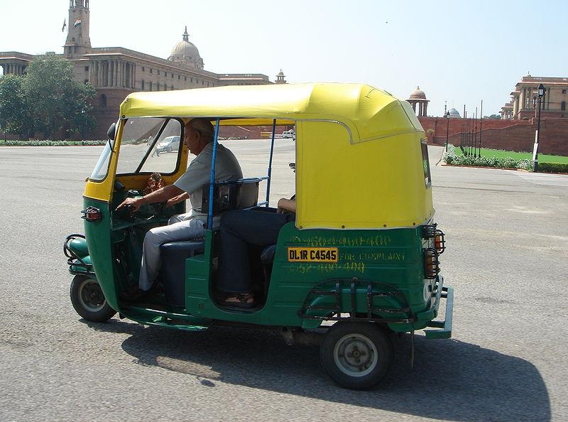 94. Авторикши — один из самых известных видов транспорта в Дели