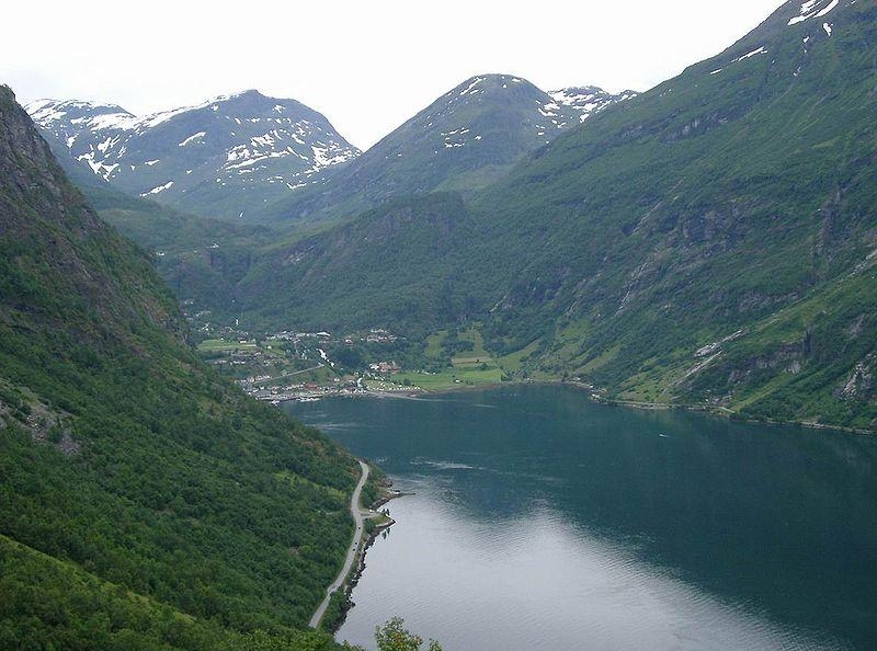 27. Типичный норвежский ландшафт (окрестности деревни Гейрангер)