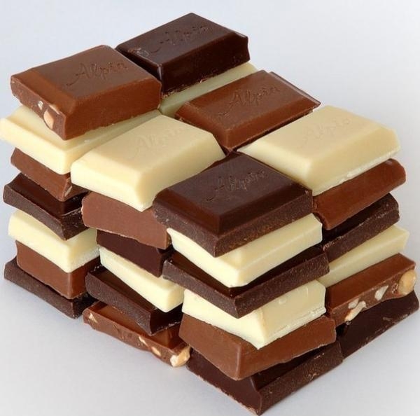 24. Шоколад добывают из какао бобов