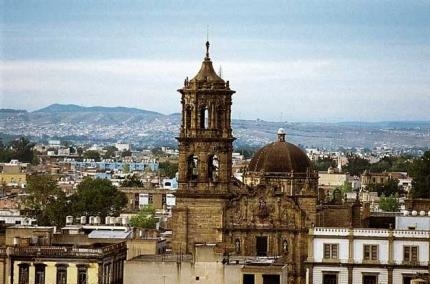 6.7 Гвадалахара на западе Мексики. На переднем плане церковь Санта-Моника