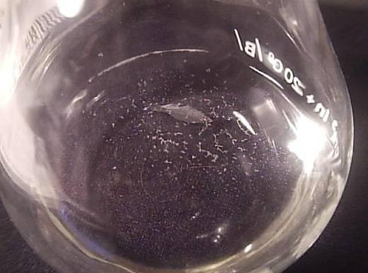 1.13 Серная кислота. В первые 2-3 мин. от свинца отделялись связки пузырьков и расплывались по поверхности; затем металл покрылся мелкими пузырьками