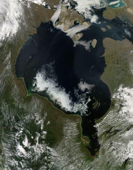 3.35. Снимок Гудзонова залива в Канаде, сделанный камерами спутника Aqua.