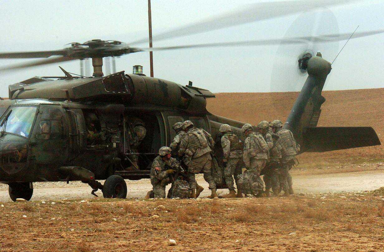 армия США в вертолет