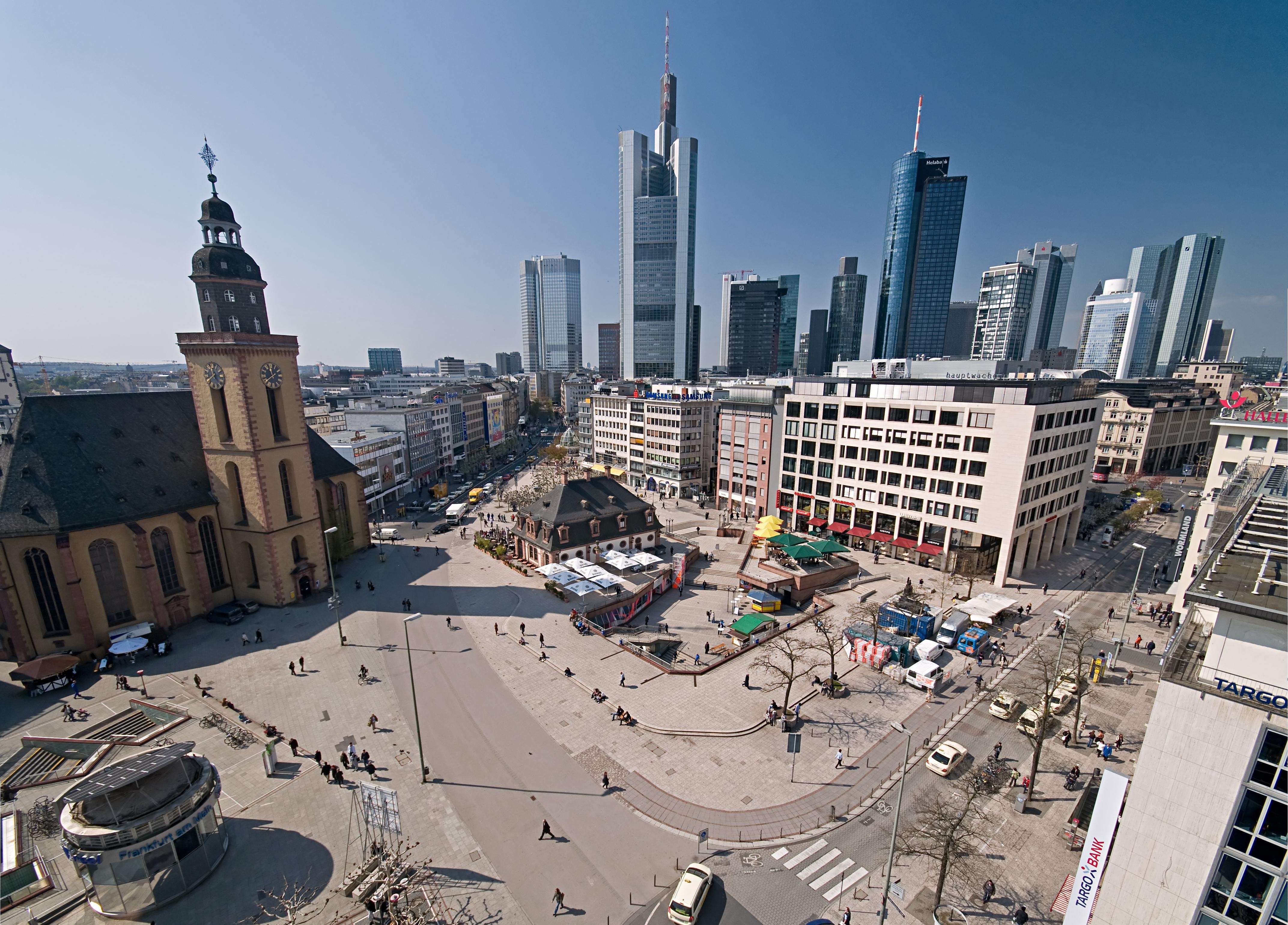 Площадь Гауптвахты во Франкфурте-на-Майне панорама