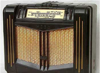 3.6 Малогабаритный ламповый батарейный радиоприёмник Новь,1956