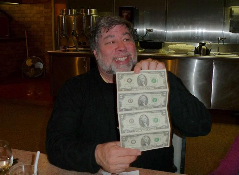 Стив Возняк с долларами
