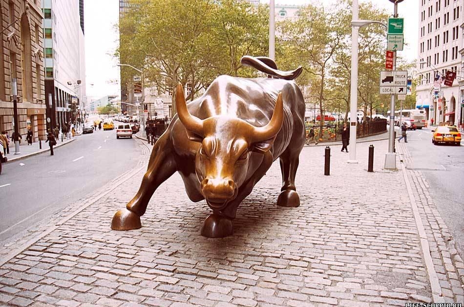 Скульптура быка в Нью-Йорке