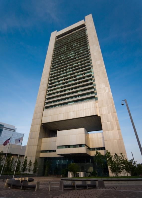 Federal Reserve Bank of Boston башня рядом с South Boston financial district