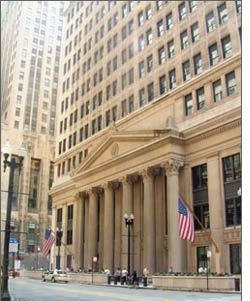 Федеральный резервный банк Чикаго расположен на углу улицы LaSalle и Джексон бульваре в финансовом районе города
