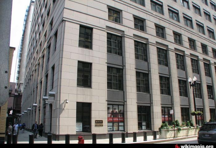Здание Федерального резервного банка Чикаго с обратной стороны