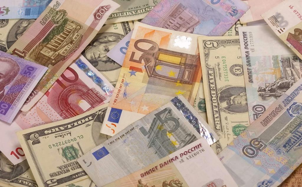 Валютные резервы могут быть использованы банком для проведения валютных интервенций