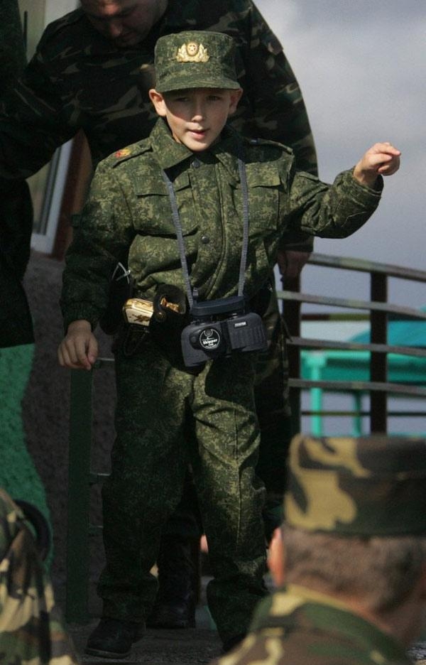 Коля Лукашенко в военной форме