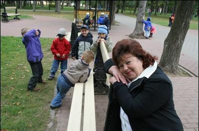 Галина Лукашенко на детской площадке