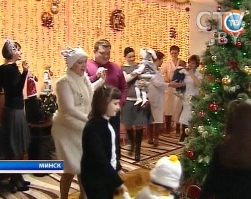 Дмитрий Лукашенко на празднике в детском доме