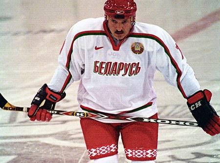 Хоккей с шайбой - одно из основных увлечений Лукашенко