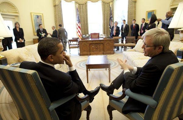 Барак Обама на встрече с Кевином Раддом в 2009 году