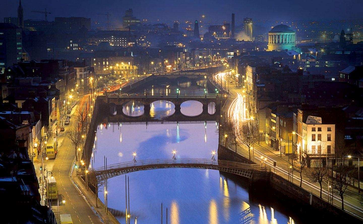 Столица Ирландии Дублин ночью