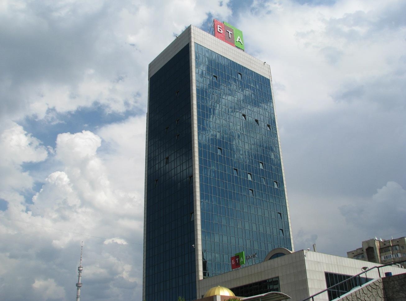 Центральное административное здание-небоскреб БТА Банка в Алма-Ате, Казахстан