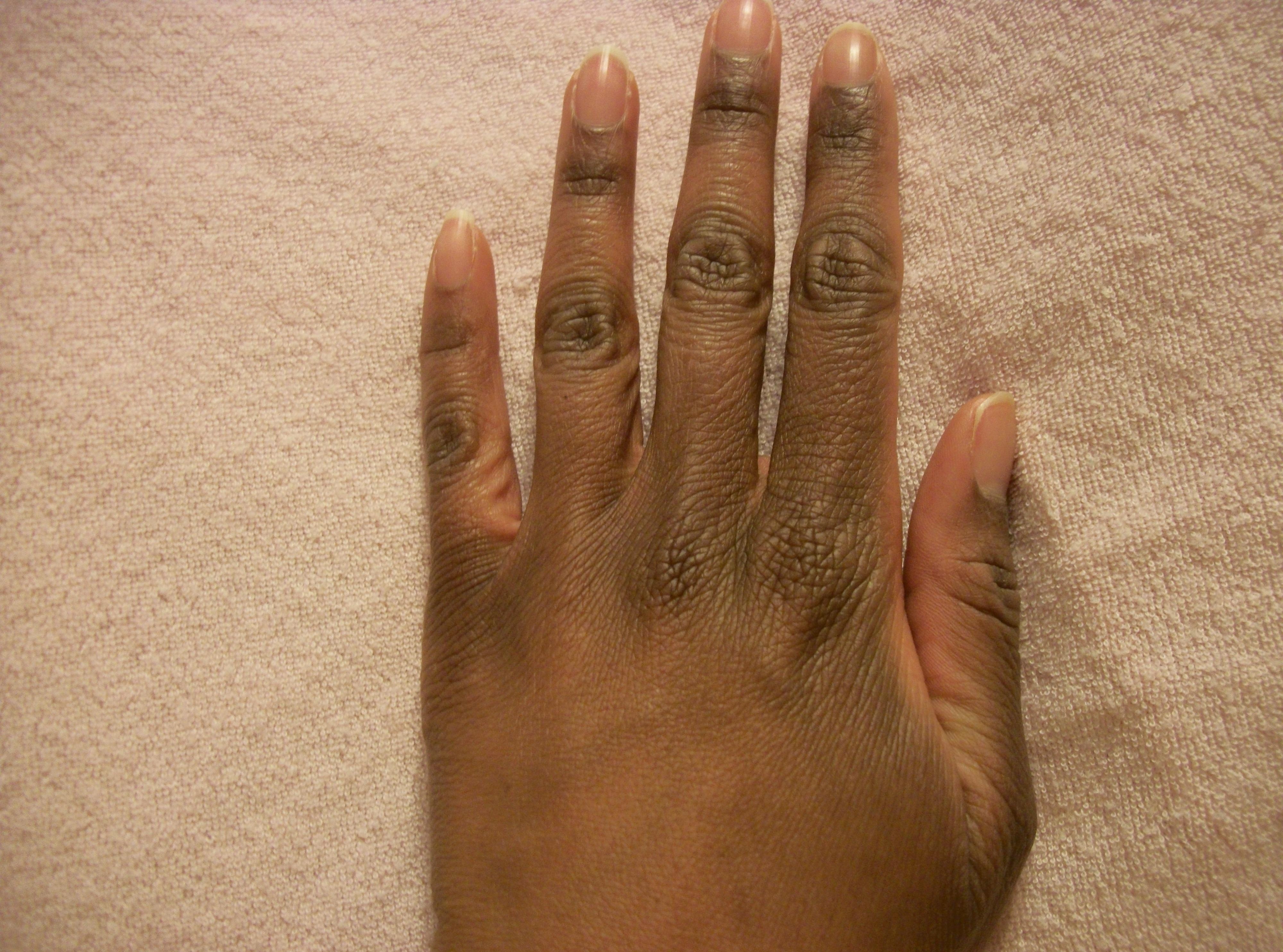 тёмный цвет кожи рука