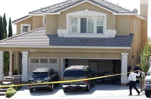 Дом в Лос-Анджелесе в котором Картик Раджарам убил пятерых членов своей семьи и себя, в письме он назвал причиной случившегося экономические проблемы