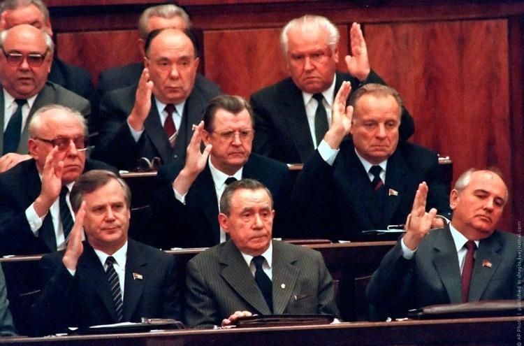 25 лет назад на 19-й партконференции КПСС родился капитализм
