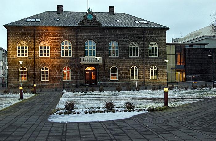 Здание Парламента в Рейкьявике