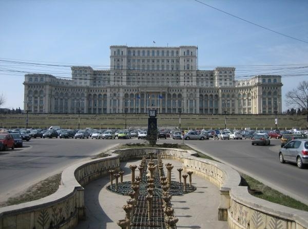 Здание Парламента в Бухаресте