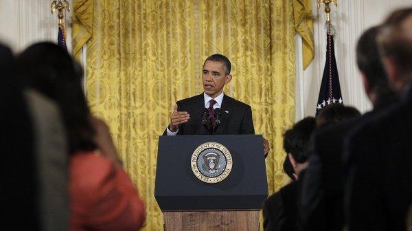 Барак Обама выступает перед журналистами