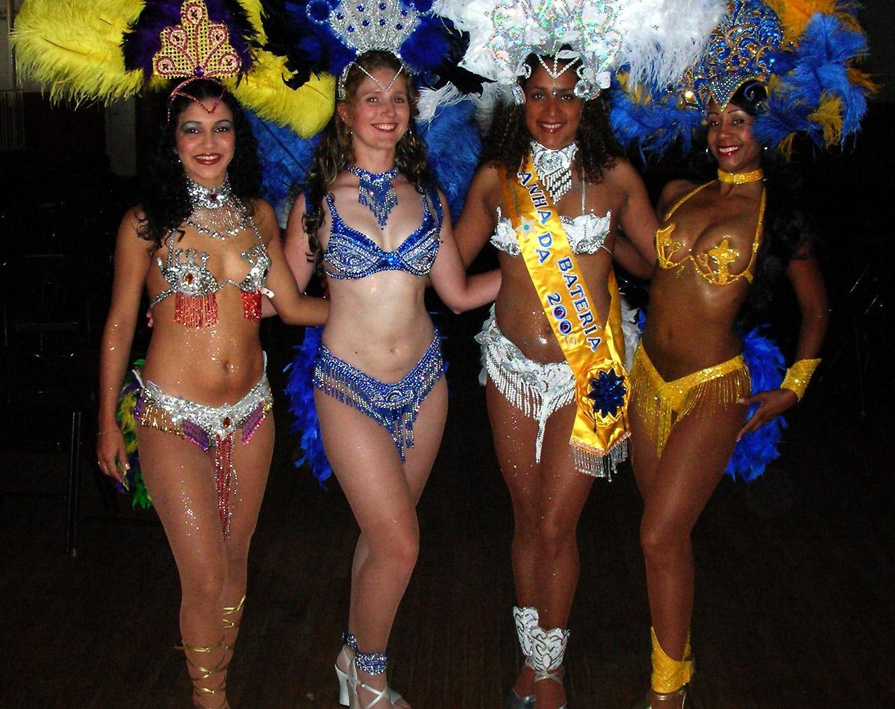 6.23 карнавал в Рио фото танцовщиц самбы