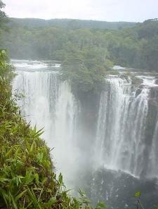 7.3. Водопад ( 45 метров высота) в национальном парке Ноэль-Кемпф-Меркадо.Боливия.
