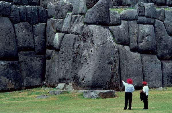 1.5. Саксауаман — крупнейшее сооружение долины Куско, по легенде, построенное Первым Инкой