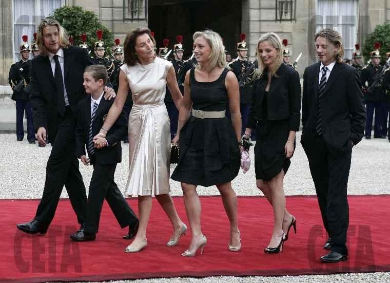 1.12 Сесилия Саркози с Луи (1997 ее две дочери Юдит Мартен (1984) и Жанна-Мари Мартен (1987),Жан (1987) и Пьер (1985) 