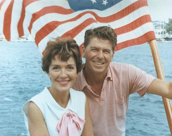 2.11 Нэнси и Рональд на катере в 1964