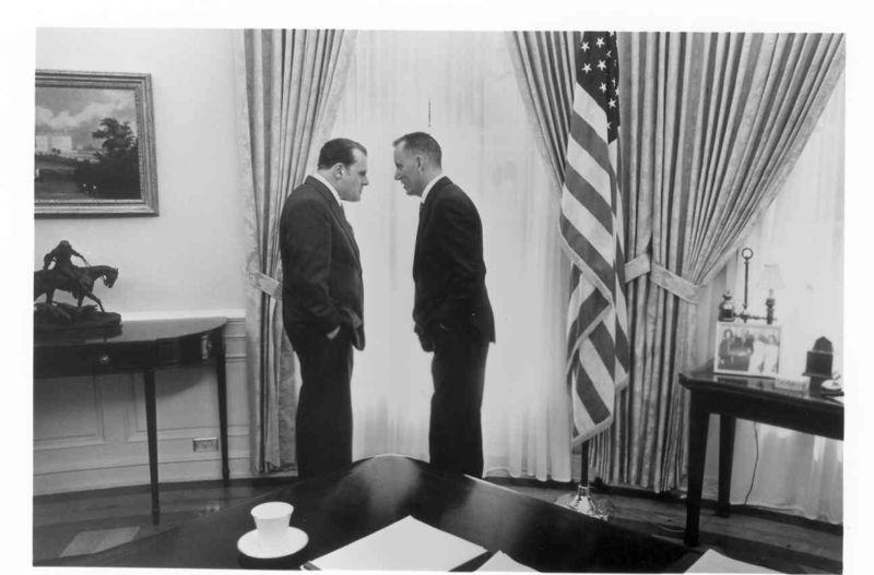 3.3. Никсон нанимает Освальда, фото из архива ФБР