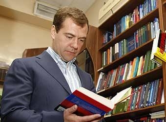 4.1 Медведев с книгами
