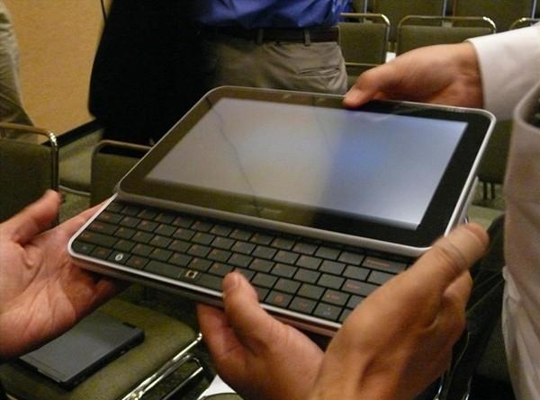 2.11 UrbanMax - концепт ноутбука-слайдера от компании Intel.
