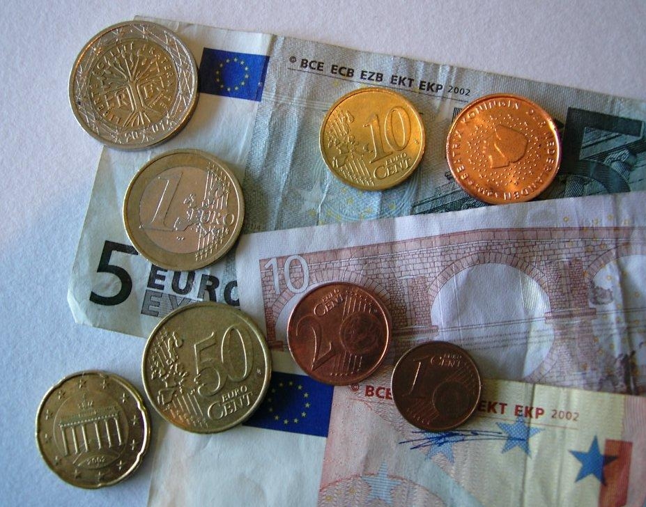 3. Монеты и банкноты - два наиболее распространенных физических форм денег