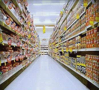 3. Стелажи в супермаркетах(пример мерчендайзинга)