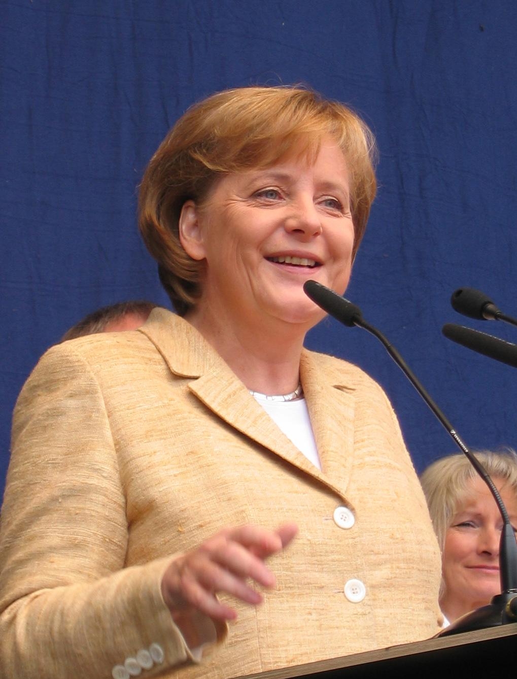 11. Ангела Меркель выступает на открытии комплекса Пауля Вундерлиха