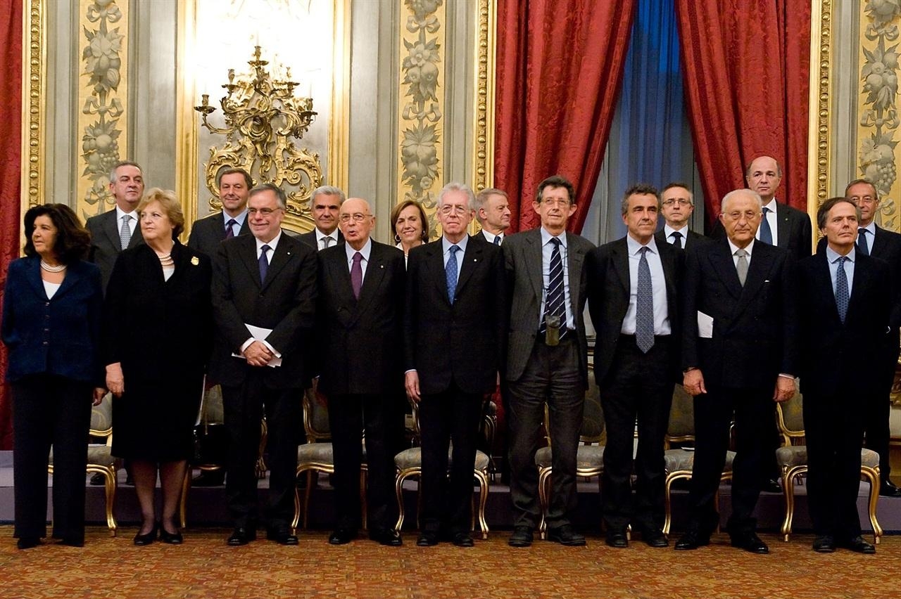 4. Монти на присяге церемонии в присутствии президента Джорджо Наполитано